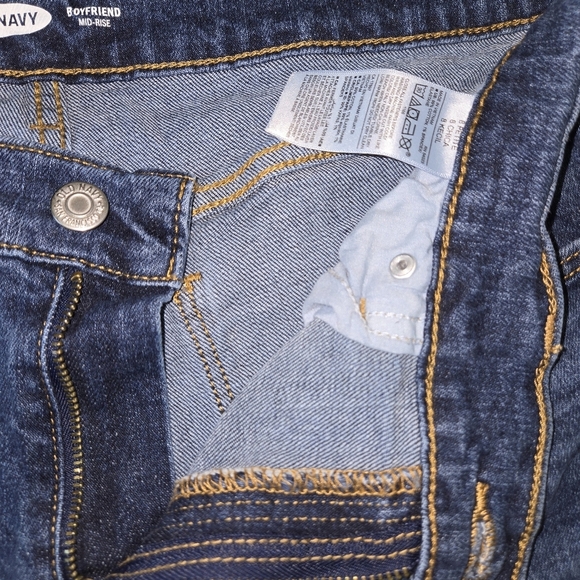 Old Navy Mid-Rise Boyfriend Jeans – Size 8 Petite #001 - Picture 3 of 7